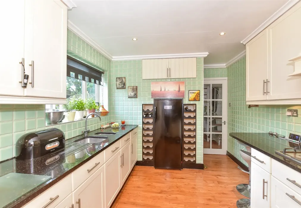 Kitchen - Woodland Way, Canterbury, Kent - Wards of Kent