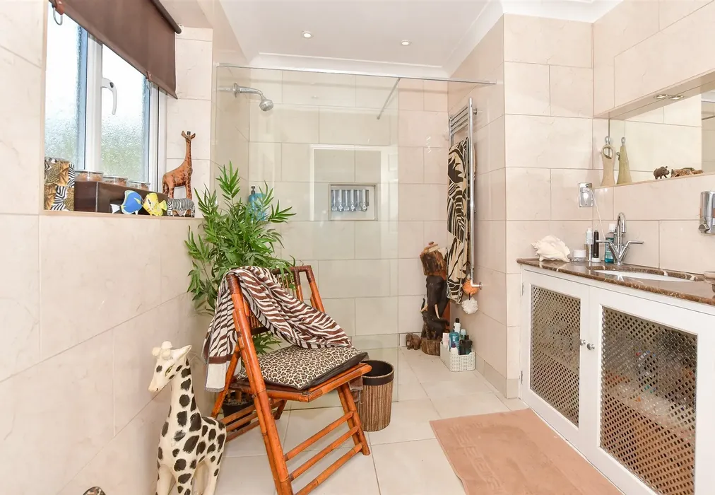 En-Suite Shower Room - Woodland Way, Canterbury, Kent - Wards of Kent