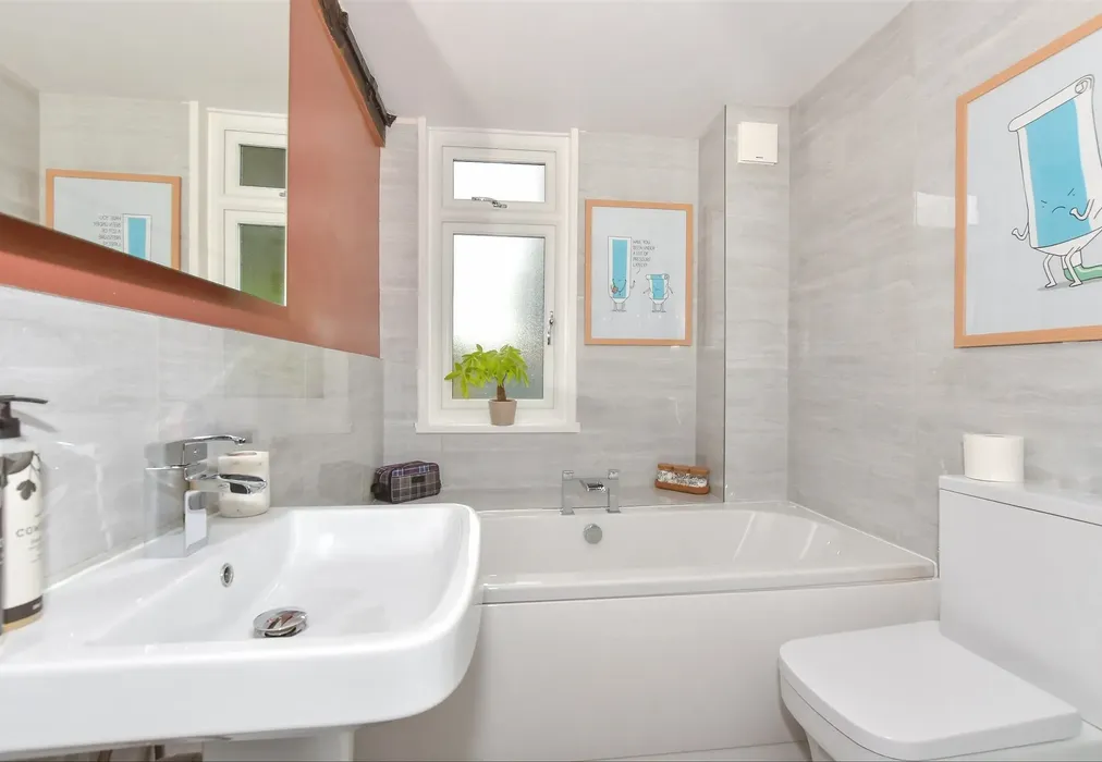 Bathroom - The Street, Kingston, Canterbury, Kent - Wards of Kent