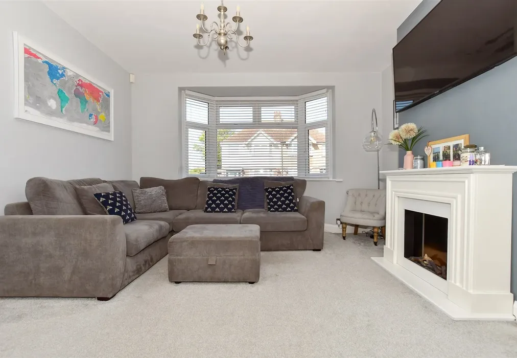 Lounge - Boleyn Avenue, Westbrook, Kent - Wards of Kent