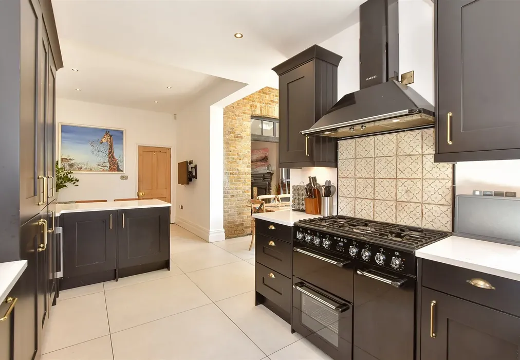 Kitchen - Russell Road, Buckhurst Hill, Essex - Wards of Kent