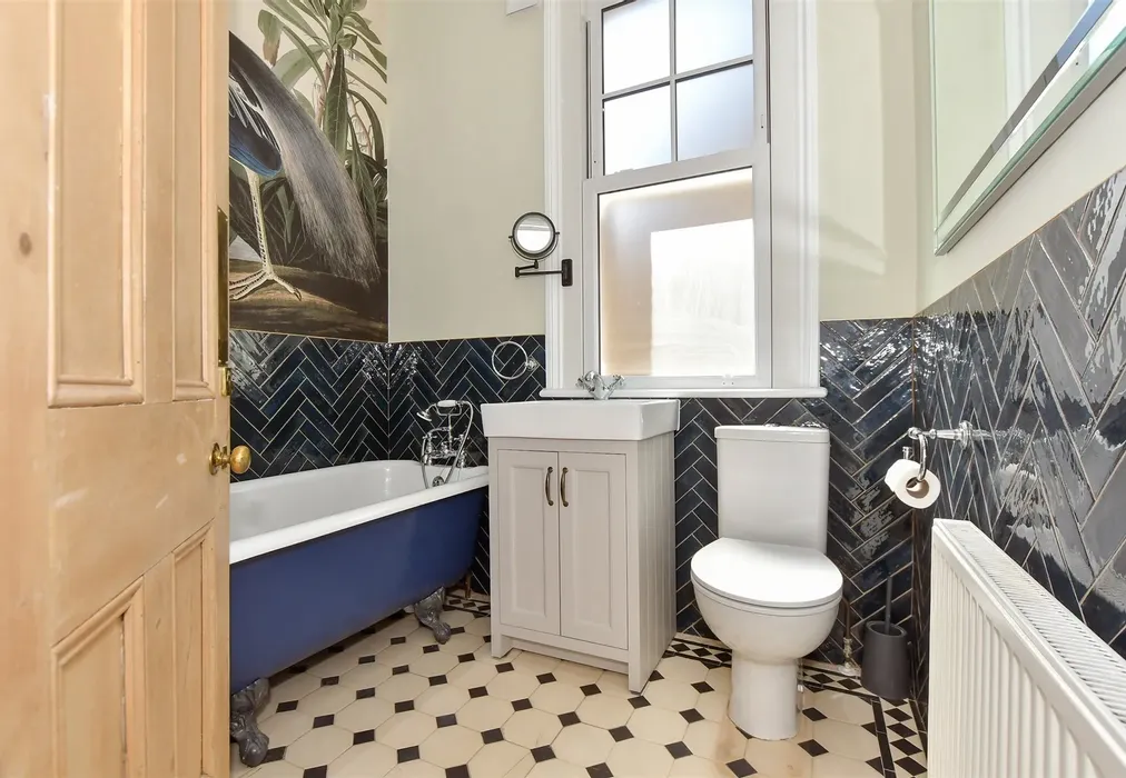 Bathroom - Russell Road, Buckhurst Hill, Essex - Wards of Kent