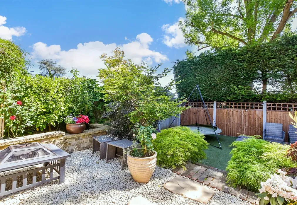 Rear Garden - Russell Road, Buckhurst Hill, Essex - Wards of Kent