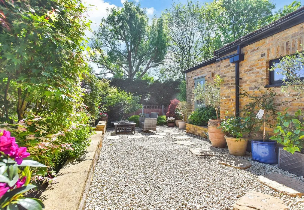 Rear Garden - Russell Road, Buckhurst Hill, Essex - Wards of Kent