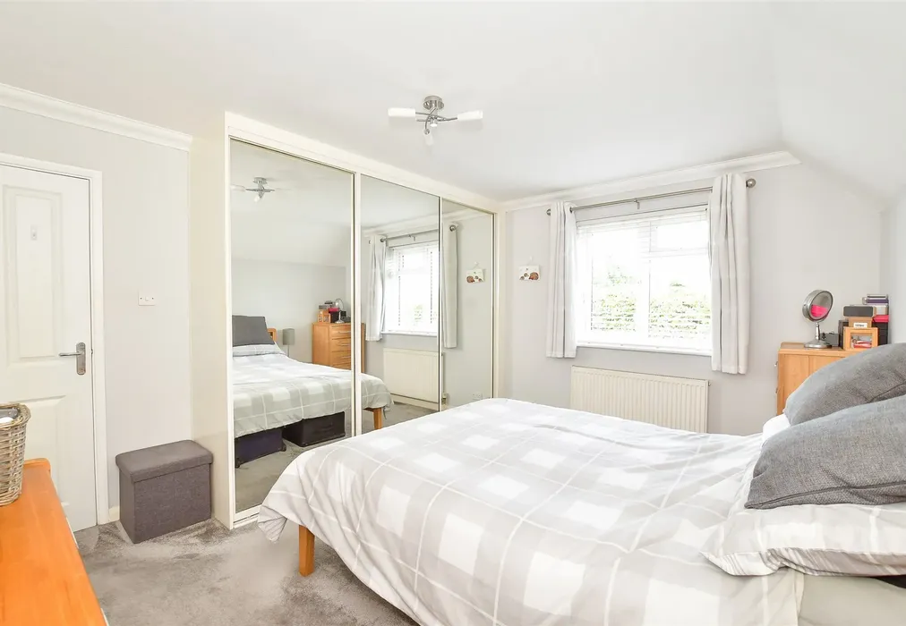 Bedroom 1 - Oaks Close, Westergate, Chichester, West Sussex - Wards of Kent