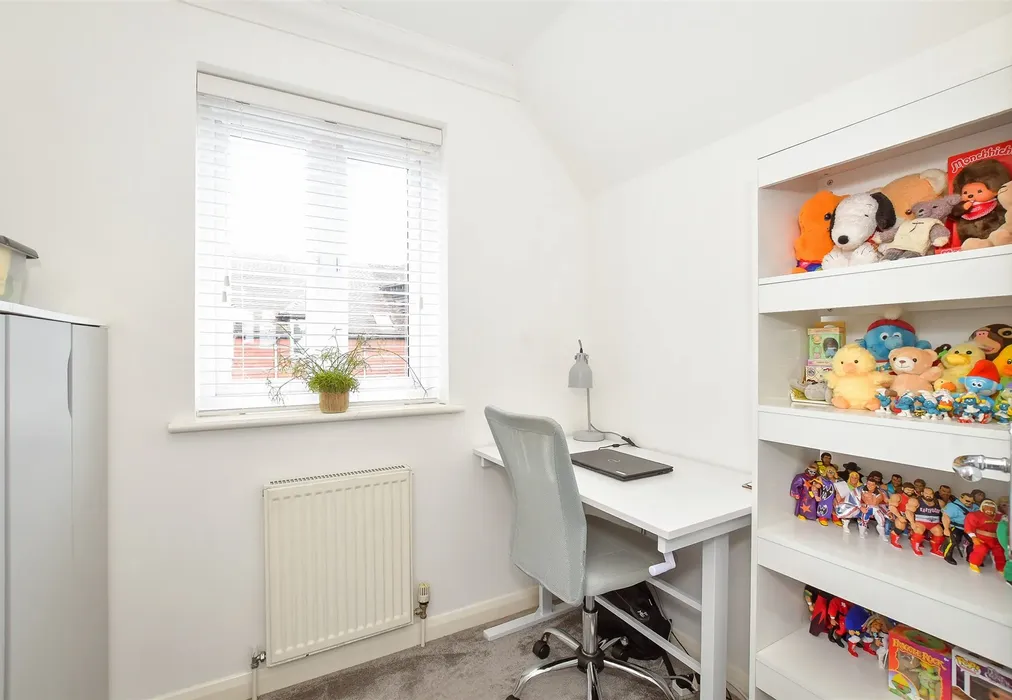 Bedroom 3 - Oaks Close, Westergate, Chichester, West Sussex - Wards of Kent