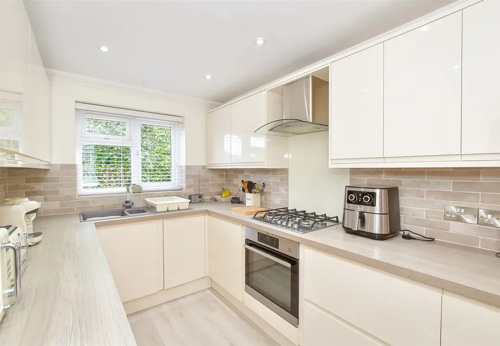 Kitchen - Oaks Close, Westergate, Chichester, West Sussex - Wards of Kent