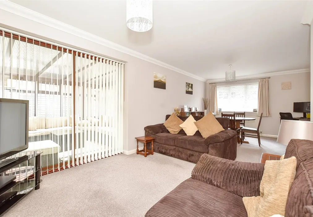 Lounge/Diner - Oaks Close, Westergate, Chichester, West Sussex - Wards of Kent