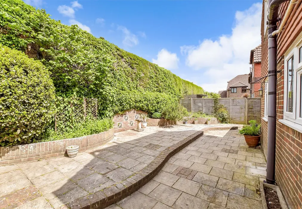 Rear Garden - Oaks Close, Westergate, Chichester, West Sussex - Wards of Kent
