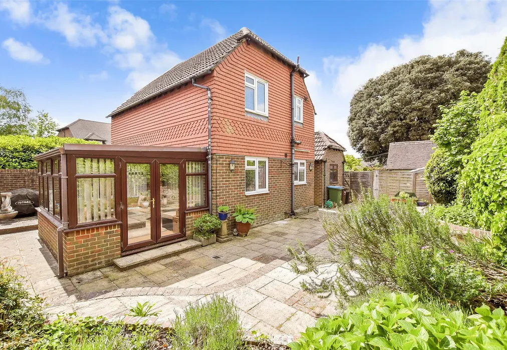 Rear Garden - Oaks Close, Westergate, Chichester, West Sussex - Wards of Kent