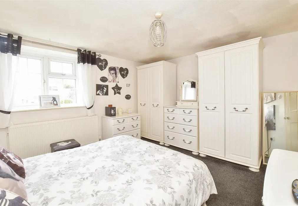 Bedroom 1 - Flansham Lane, Bognor Regis, West Sussex - Wards of Kent