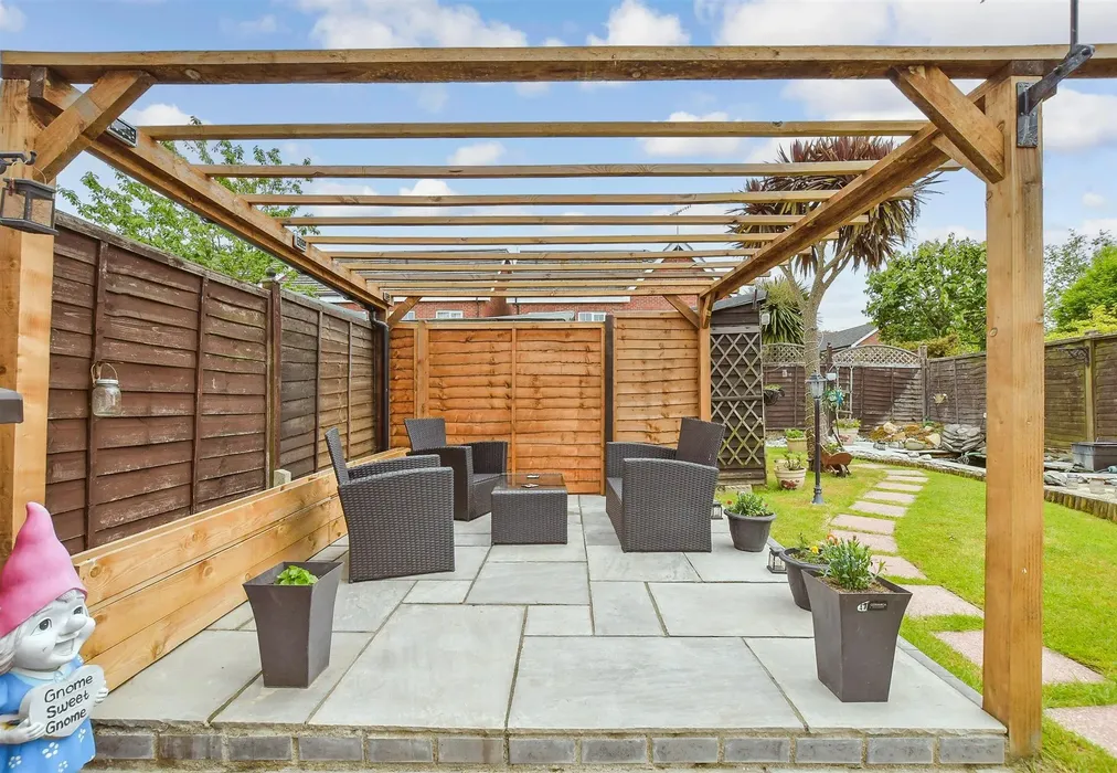 Rear Garden - Flansham Lane, Bognor Regis, West Sussex - Wards of Kent