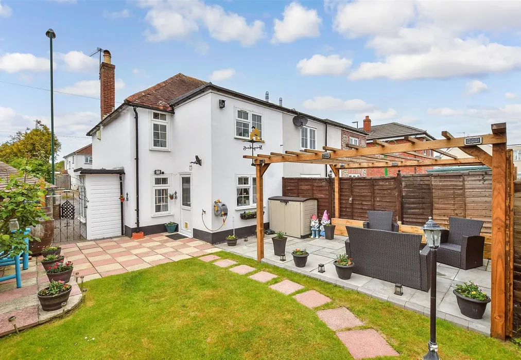 Rear Garden - Flansham Lane, Bognor Regis, West Sussex - Wards of Kent