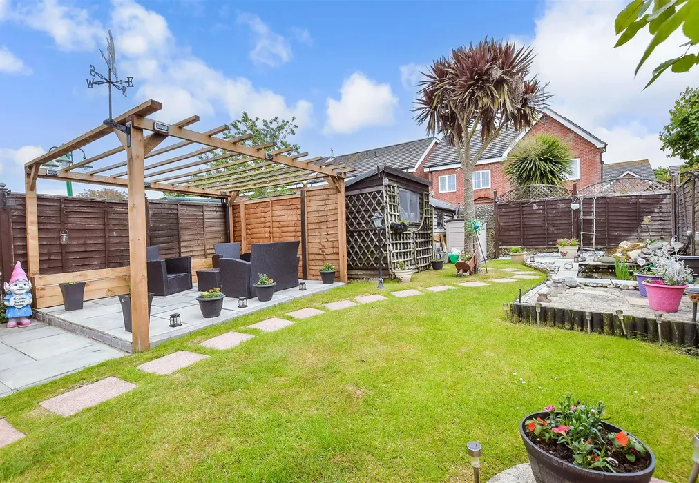 Rear Garden - Flansham Lane, Bognor Regis, West Sussex - Wards of Kent