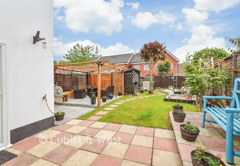 Rear Garden - Flansham Lane, Bognor Regis, West Sussex - Wards of Kent