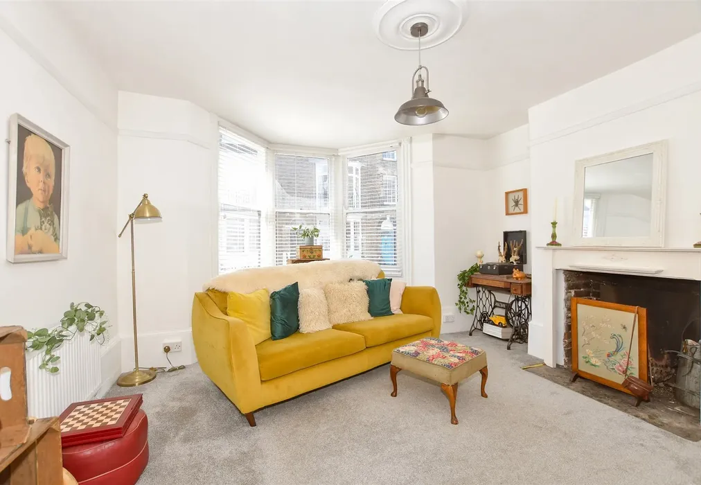 Lounge - Plains Of Waterloo, Ramsgate, Kent - Wards of Kent