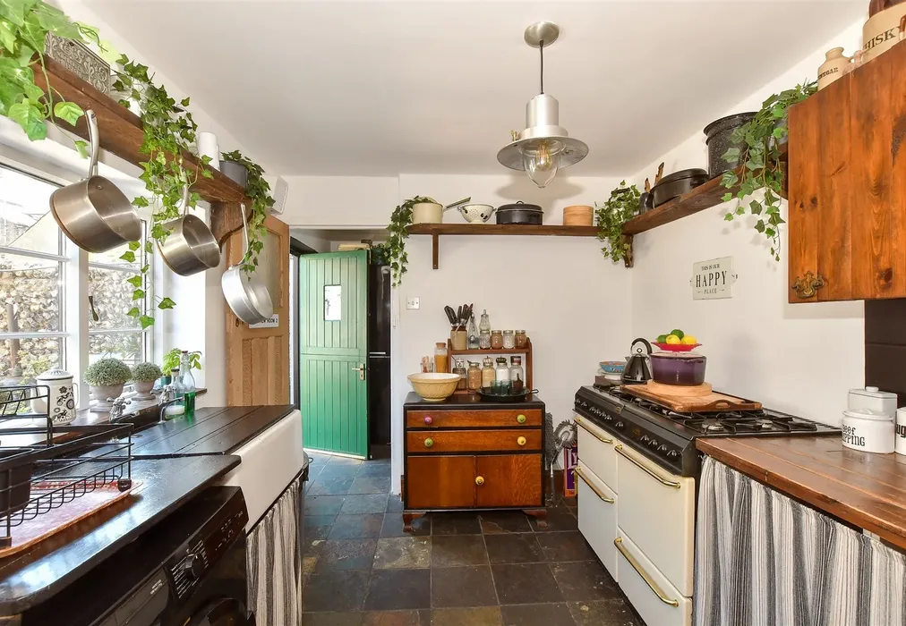 Kitchen - Plains Of Waterloo, Ramsgate, Kent - Wards of Kent