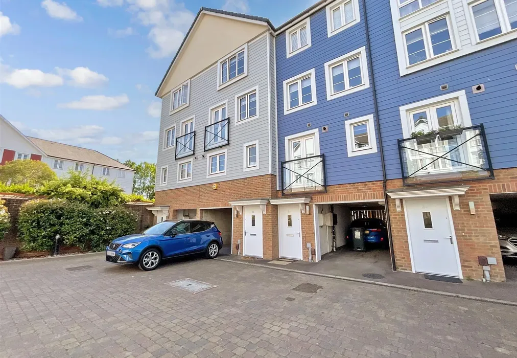 Front - Crabapple Road, Tonbridge, Kent - Wards of Kent