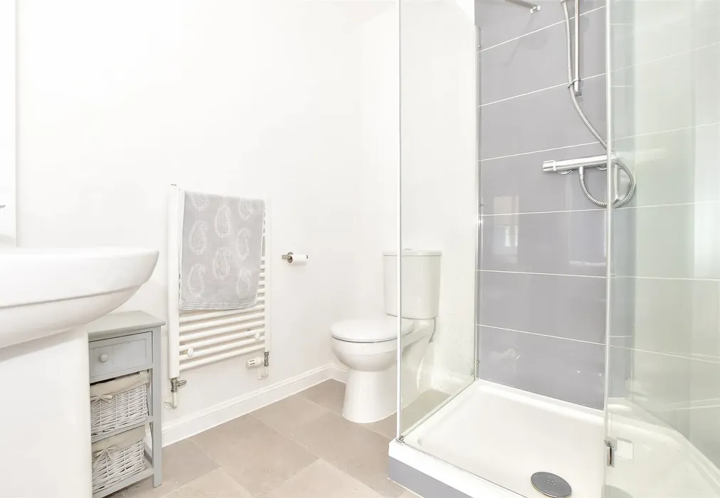 En-Suite Shower Room - Crabapple Road, Tonbridge, Kent - Wards of Kent