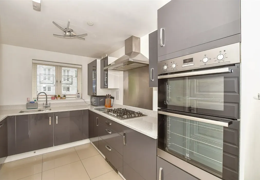 Kitchen - Crabapple Road, Tonbridge, Kent - Wards of Kent