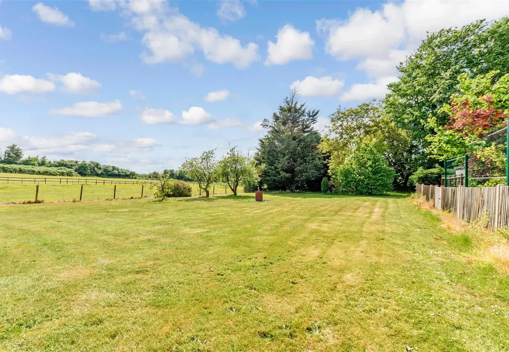 Rear Garden - Highlands Hill, Swanley, Kent - Wards of Kent