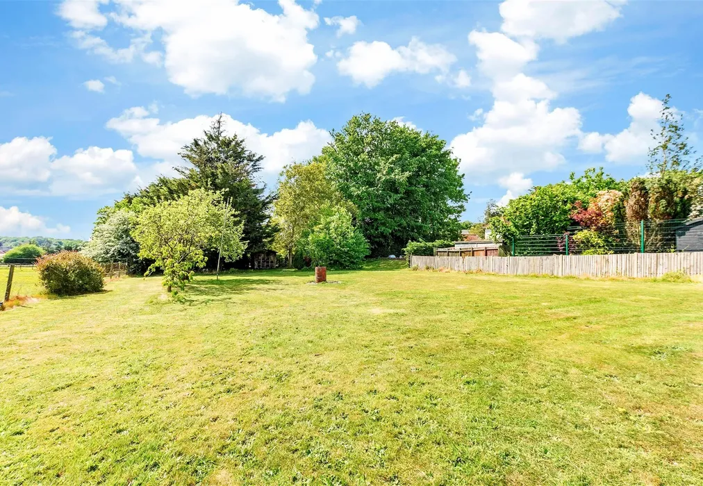 Rear Garden - Highlands Hill, Swanley, Kent - Wards of Kent