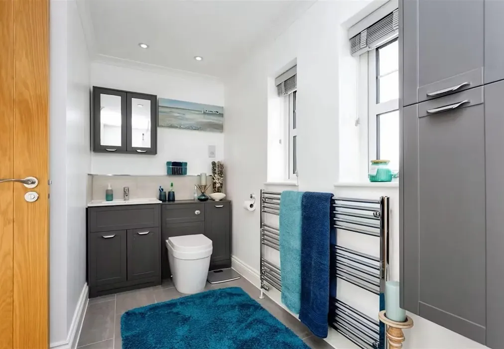 V En-Suite One - Lime Trees, Staplehurst, Kent - Wards of Kent
