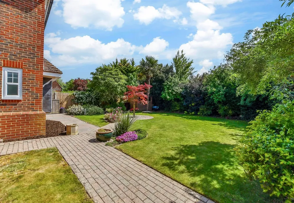 Front Garden - Lime Trees, Staplehurst, Kent - Wards of Kent