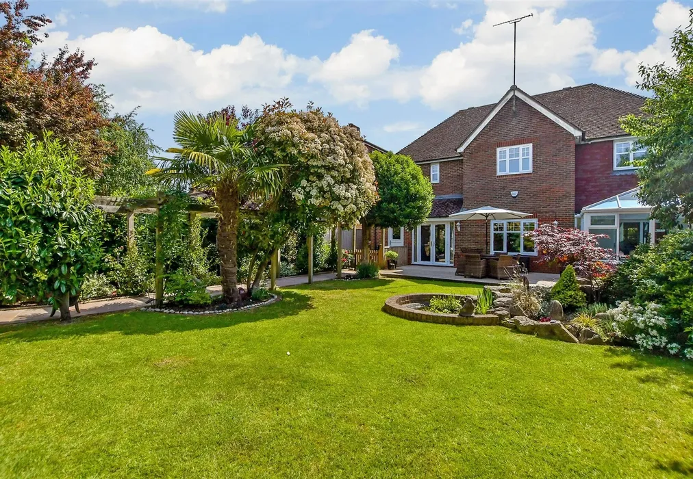 Rear Garden - Lime Trees, Staplehurst, Kent - Wards of Kent
