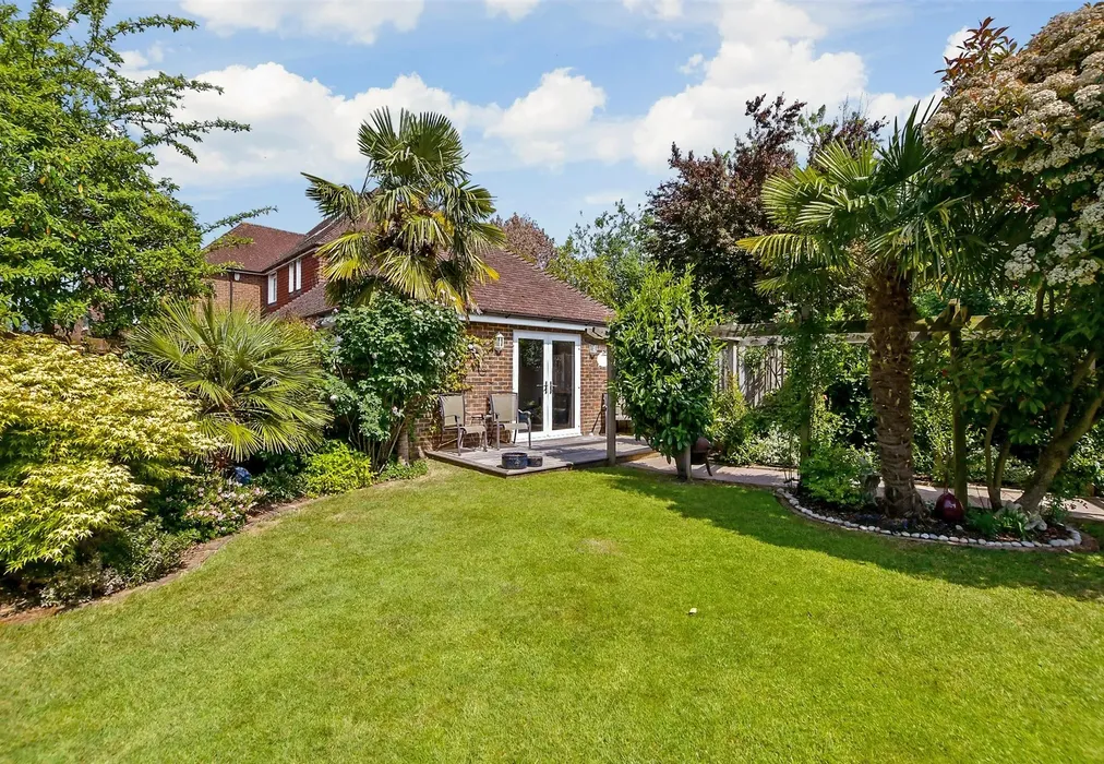Rear Garden - Lime Trees, Staplehurst, Kent - Wards of Kent