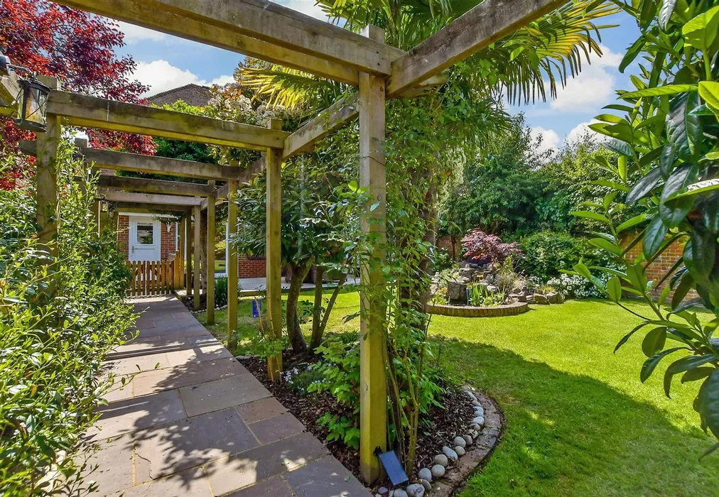 Rear Garden - Lime Trees, Staplehurst, Kent - Wards of Kent