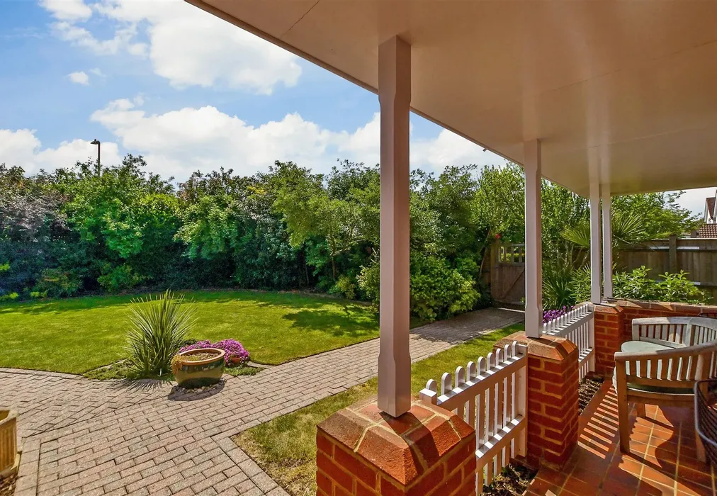 Front Garden - Lime Trees, Staplehurst, Kent - Wards of Kent