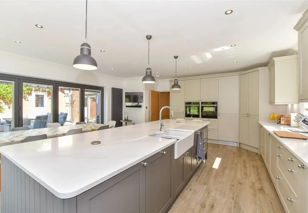 Kitchen/Dining Room - Olivers Court, Horsmonden, Tonbridge, Kent - Wards of Kent