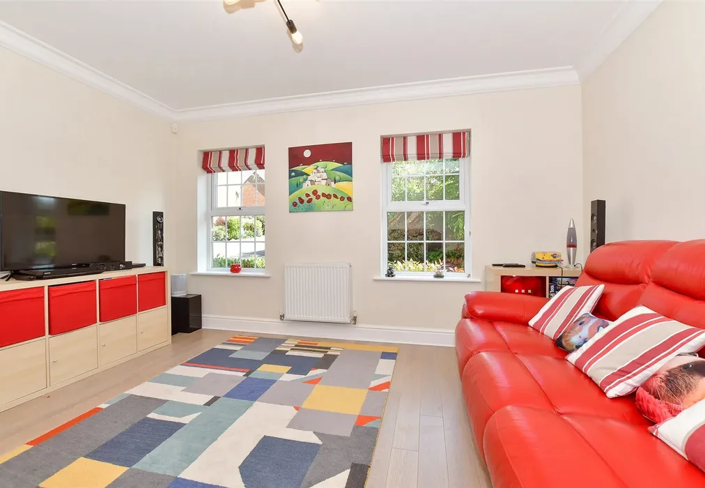 Snug - Olivers Court, Horsmonden, Tonbridge, Kent - Wards of Kent