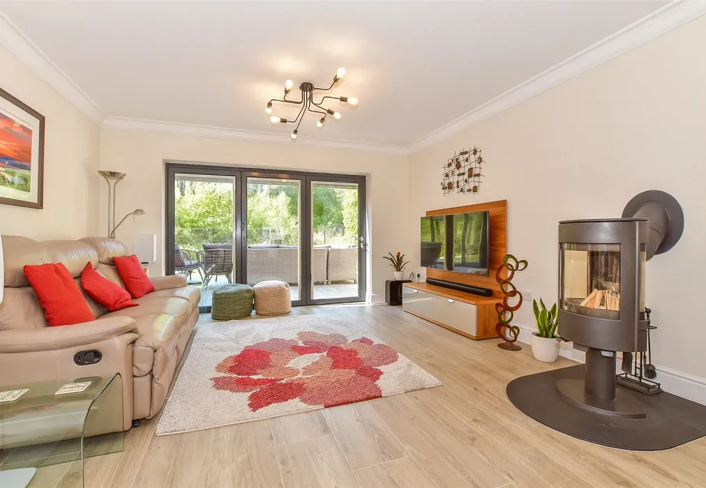 Living Room - Olivers Court, Horsmonden, Tonbridge, Kent - Wards of Kent