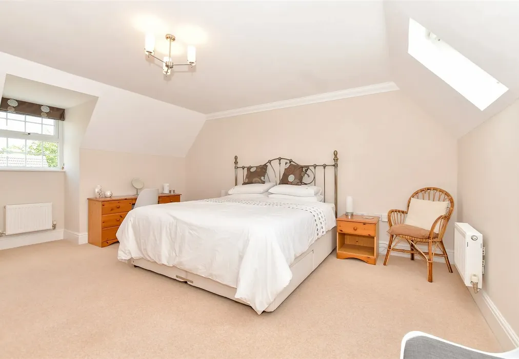 Bedroom 4 - Olivers Court, Horsmonden, Tonbridge, Kent - Wards of Kent