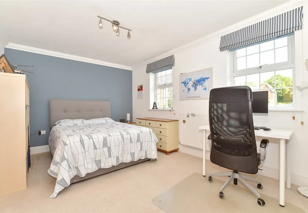 Bedroom 3 - Olivers Court, Horsmonden, Tonbridge, Kent - Wards of Kent