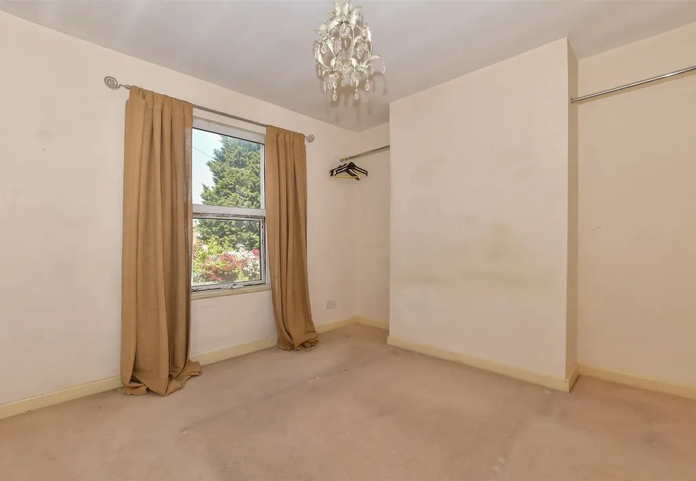 Bedroom 1 - Loose Road, Maidstone, Kent - Wards of Kent