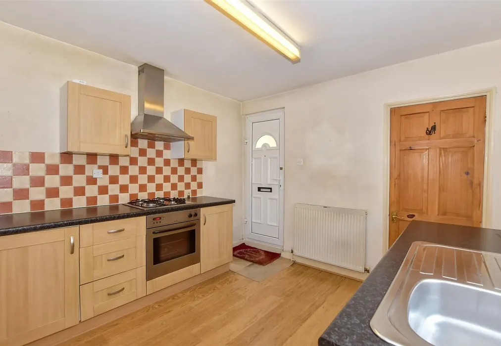 Kitchen - Loose Road, Maidstone, Kent - Wards of Kent