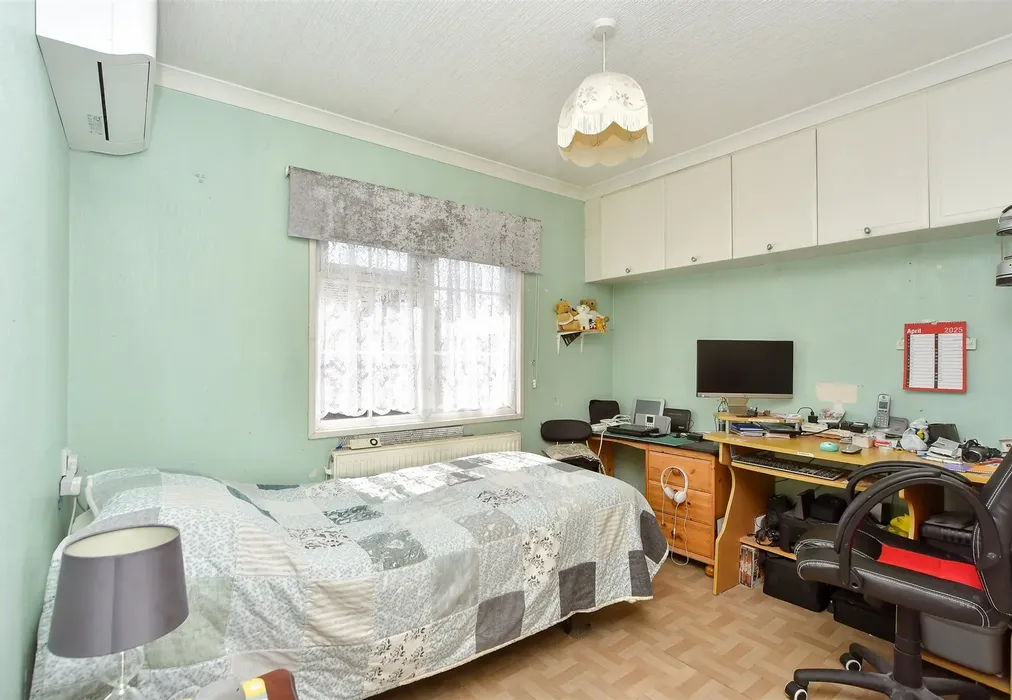Bedroom 2 - Kingsmead Park, Allhallows, Rochester, Kent - Wards of Kent