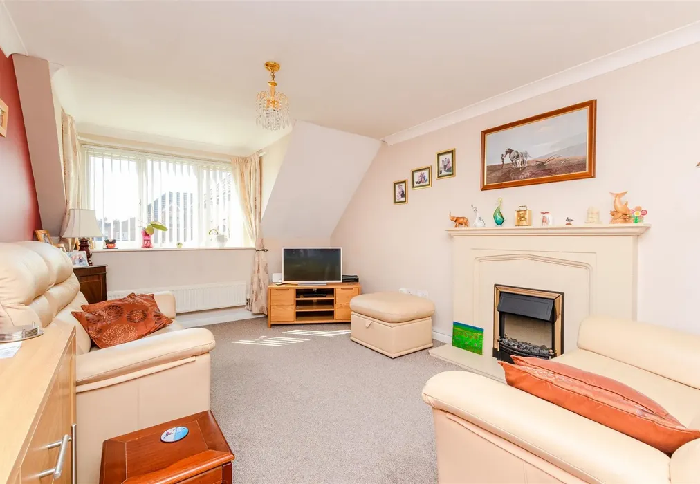 Lounge/Diner - Prince Charles Avenue, South Darenth, Dartford, Kent - Wards of Kent