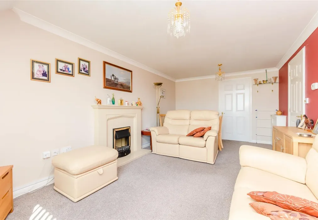 Lounge/Diner - Prince Charles Avenue, South Darenth, Dartford, Kent - Wards of Kent