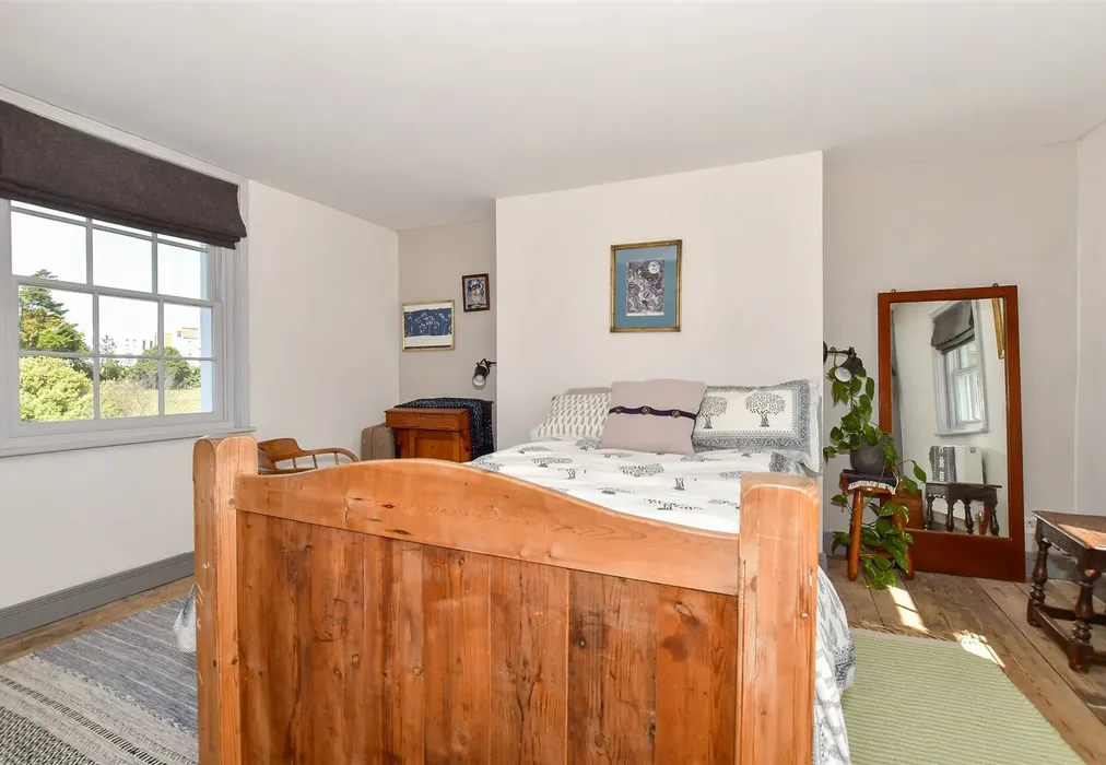 Bedroom 2 - Trinity Square, Margate, Kent - Wards of Kent