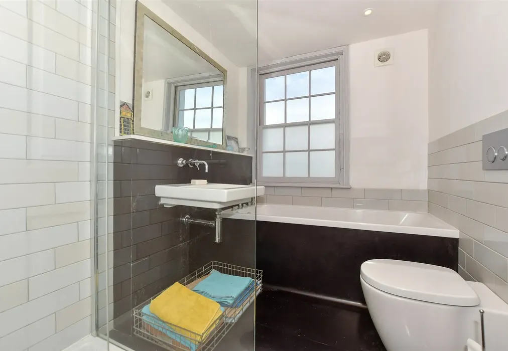 Bathroom - Trinity Square, Margate, Kent - Wards of Kent