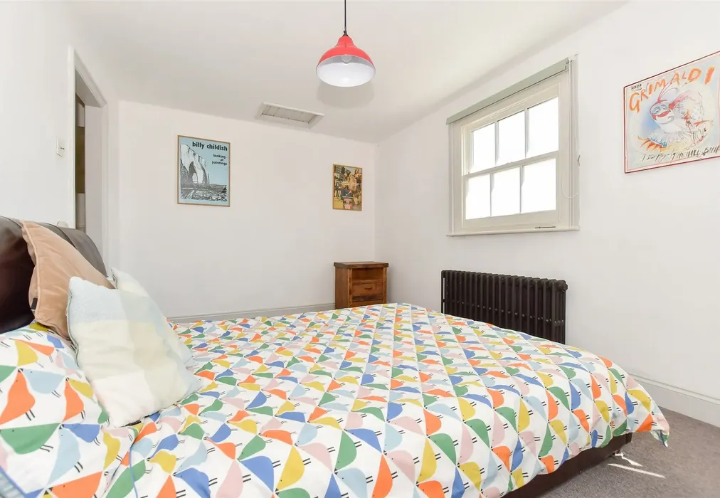 Annexe Bedroom - Trinity Square, Margate, Kent - Wards of Kent