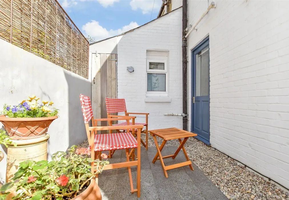 Annexe - Trinity Square, Margate, Kent - Wards of Kent
