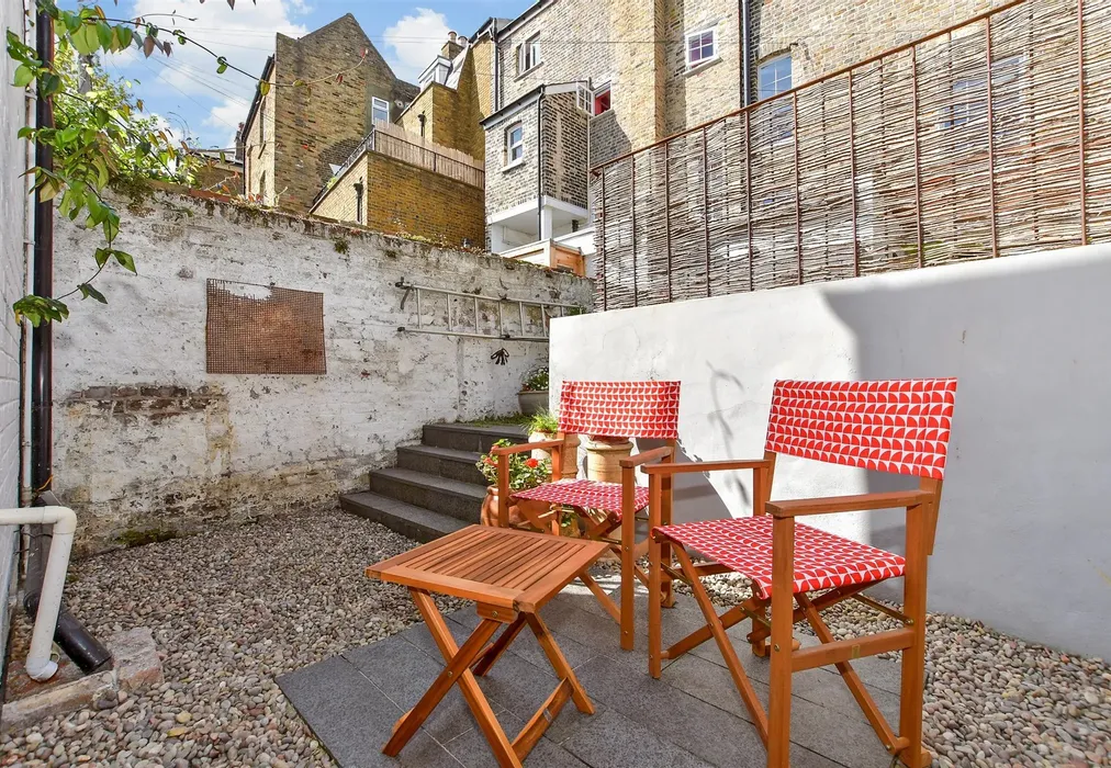 Annexe - Trinity Square, Margate, Kent - Wards of Kent