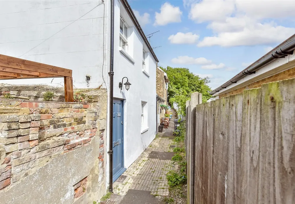 Annexe - Trinity Square, Margate, Kent - Wards of Kent