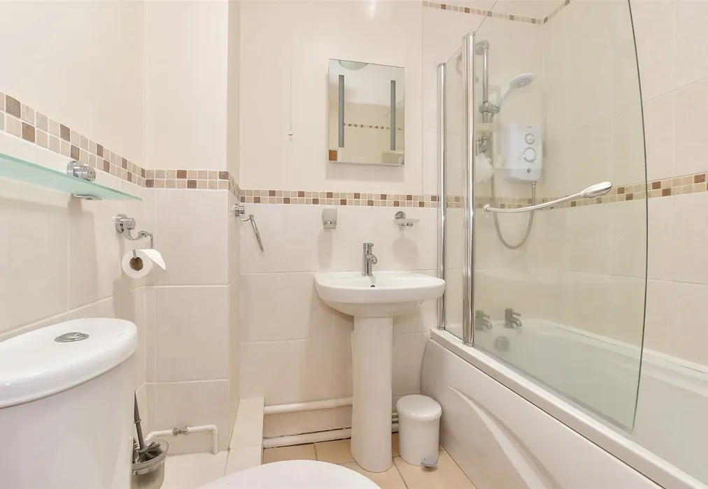 Bathroom - Prospect Road, Shanklin, Isle of Wight - Wards of Kent