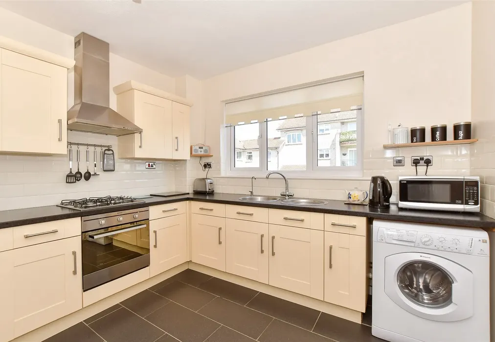 Kitchen - Prospect Road, Shanklin, Isle of Wight - Wards of Kent